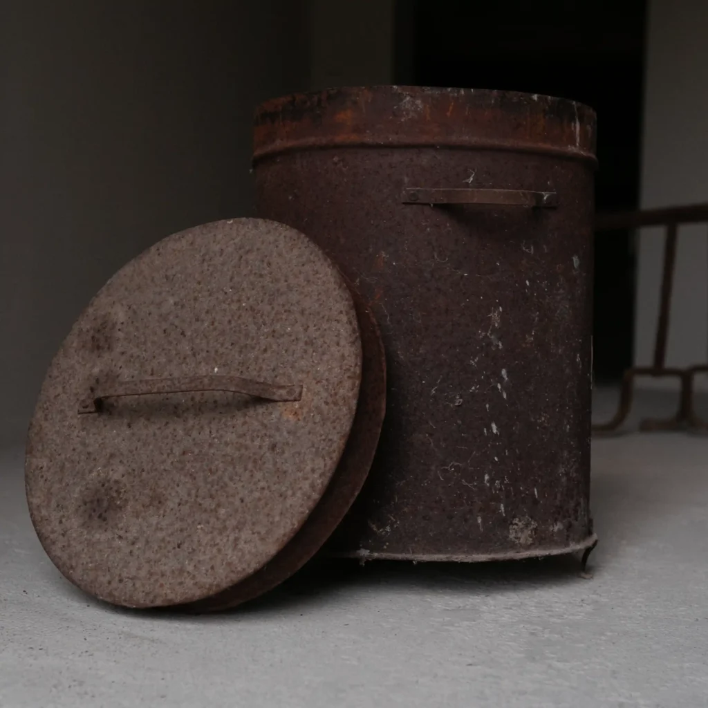 Acquamara accupa luciu conil coperchio poggiato museo agrario copia